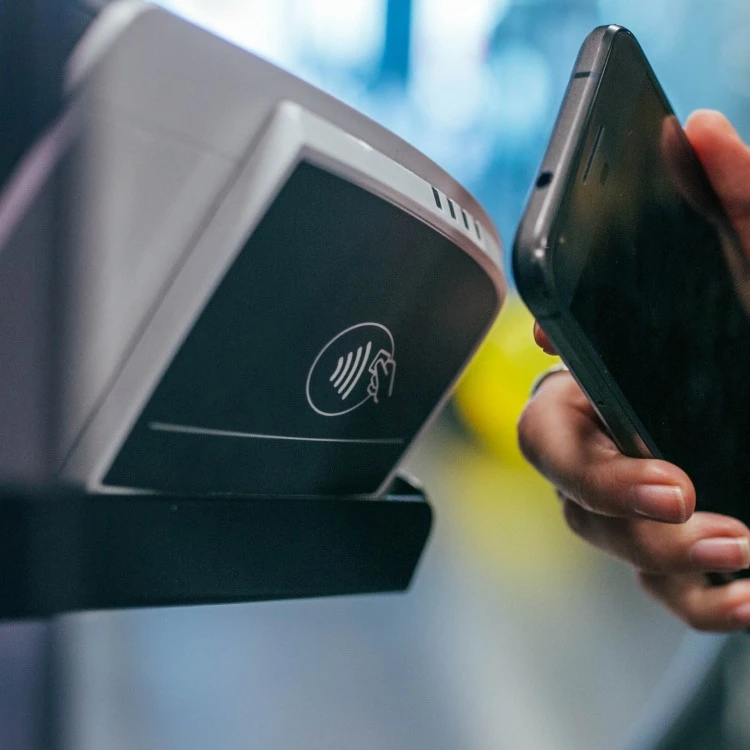 Los pagos sin contacto son más seguros que los pagos con dinero en efectivo