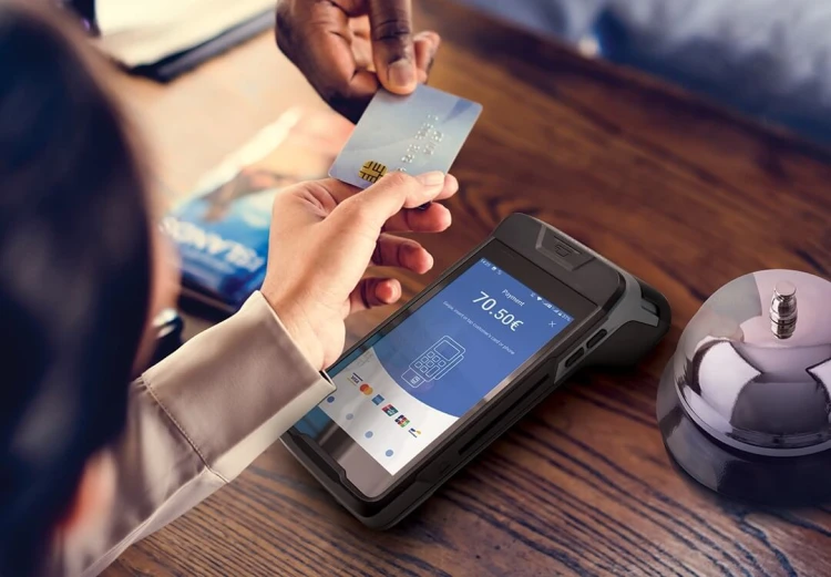Il vantaggio principale del POS senza partita IVA è che potete accettare pagamenti con carta anche se siete una piccola impresa.