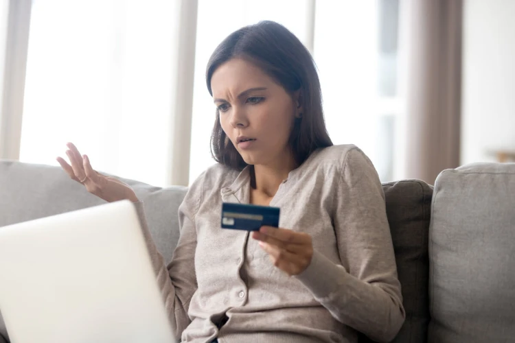 Bloccare un pagamento con carta di credito tramite telefonata