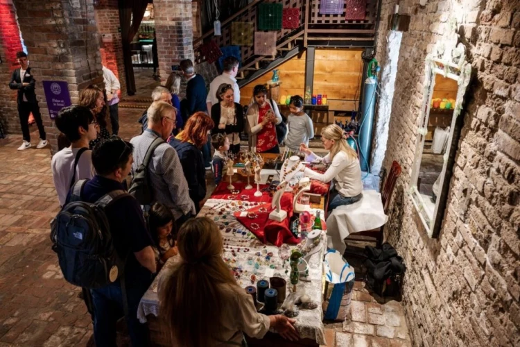 No entanto, o percurso da Catedral de Vidro nao foi isento de desafios
